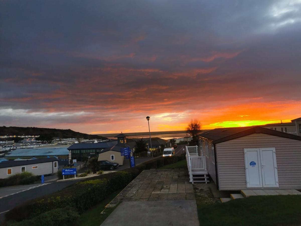 The Fleet Retreat Hotel Wyke Regis Bagian luar foto