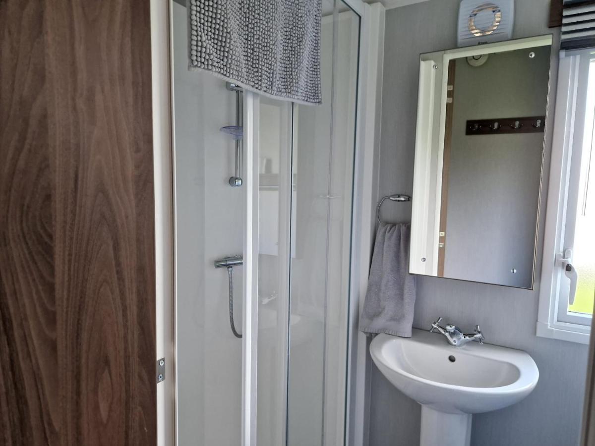 The Fleet Retreat Hotel Wyke Regis Bagian luar foto